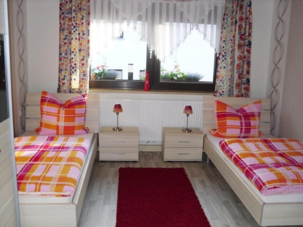 Ferienwohnungen Und Gaestezimmer Herrmann Steinbach am Wald Szoba fotó